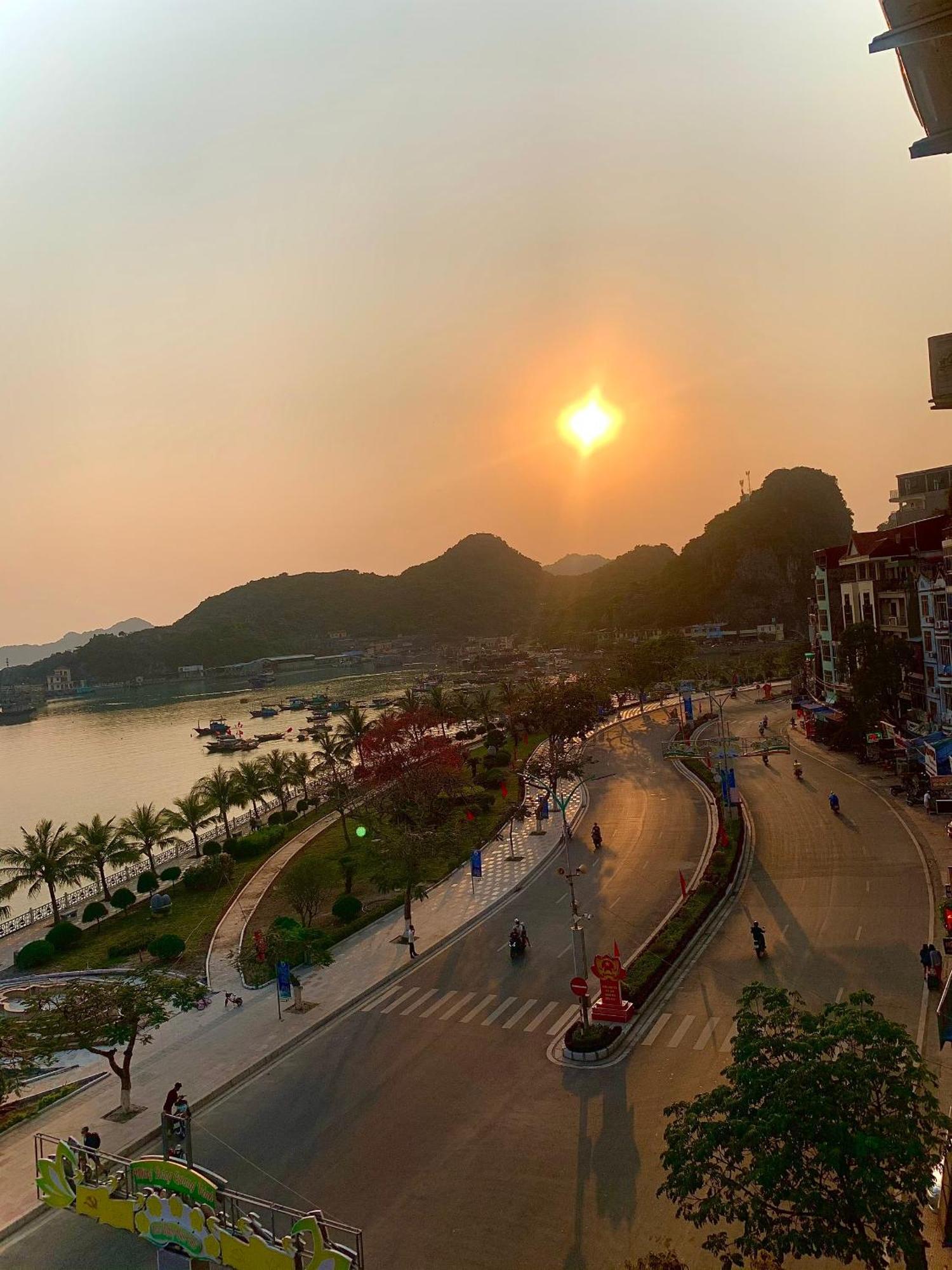 Thu Ha Sea View Hotel Dong Khe Sau エクステリア 写真